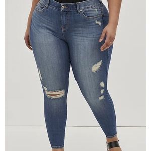 Curvy Bombshell Skinny Jean - Premium Stretch Eco Medium Wash - Size 30 regular